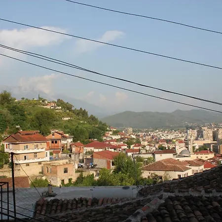 Kurti Berat