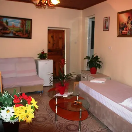 Apartment Kurti