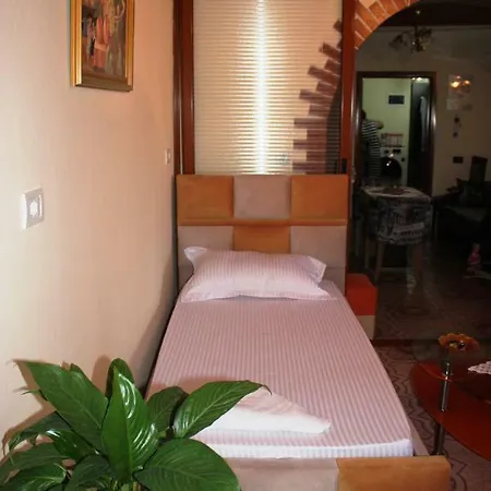 Kurti Apartman Berat